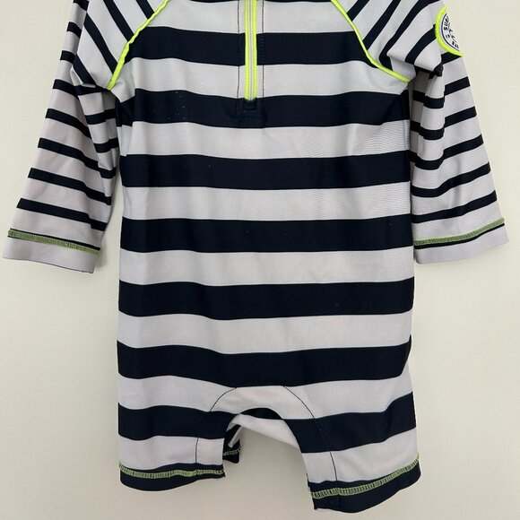 GAP One-Piece Rashguard Unisex 6-12 M - Picture 3 of 3